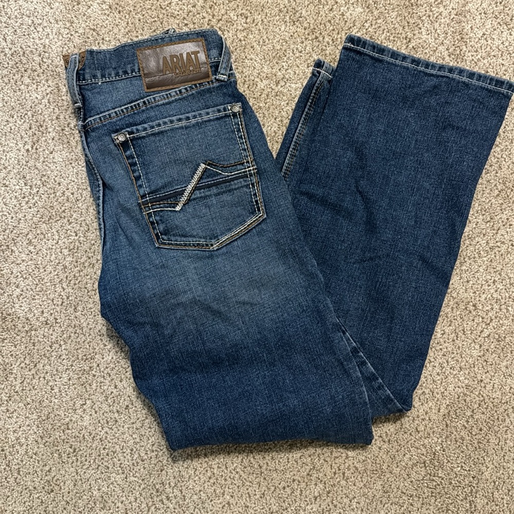 Like New ARIAT M4 Relaxed Boot Cut 28x30 Jeans
